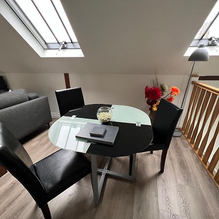 Glastonbury Secret Retreat - 1 Bd Split-Level Apt, Sleeps 3 Exterior photo