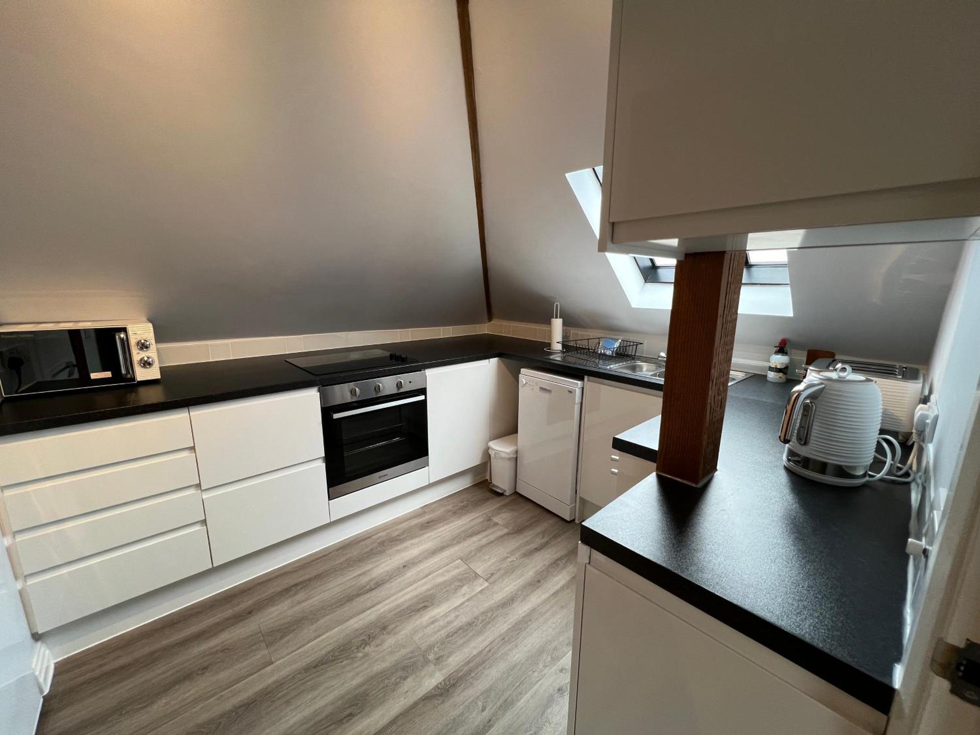 Glastonbury Secret Retreat - 1 Bd Split-Level Apt, Sleeps 3 Exterior photo
