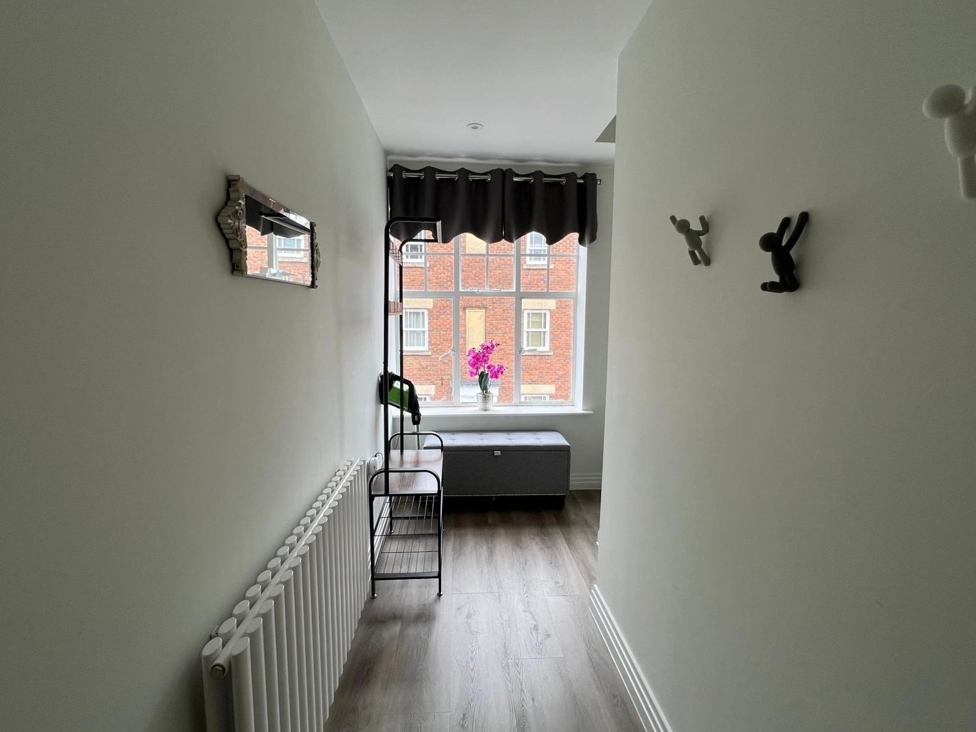 Glastonbury Secret Retreat - 1 Bd Split-Level Apt, Sleeps 3 Exterior photo