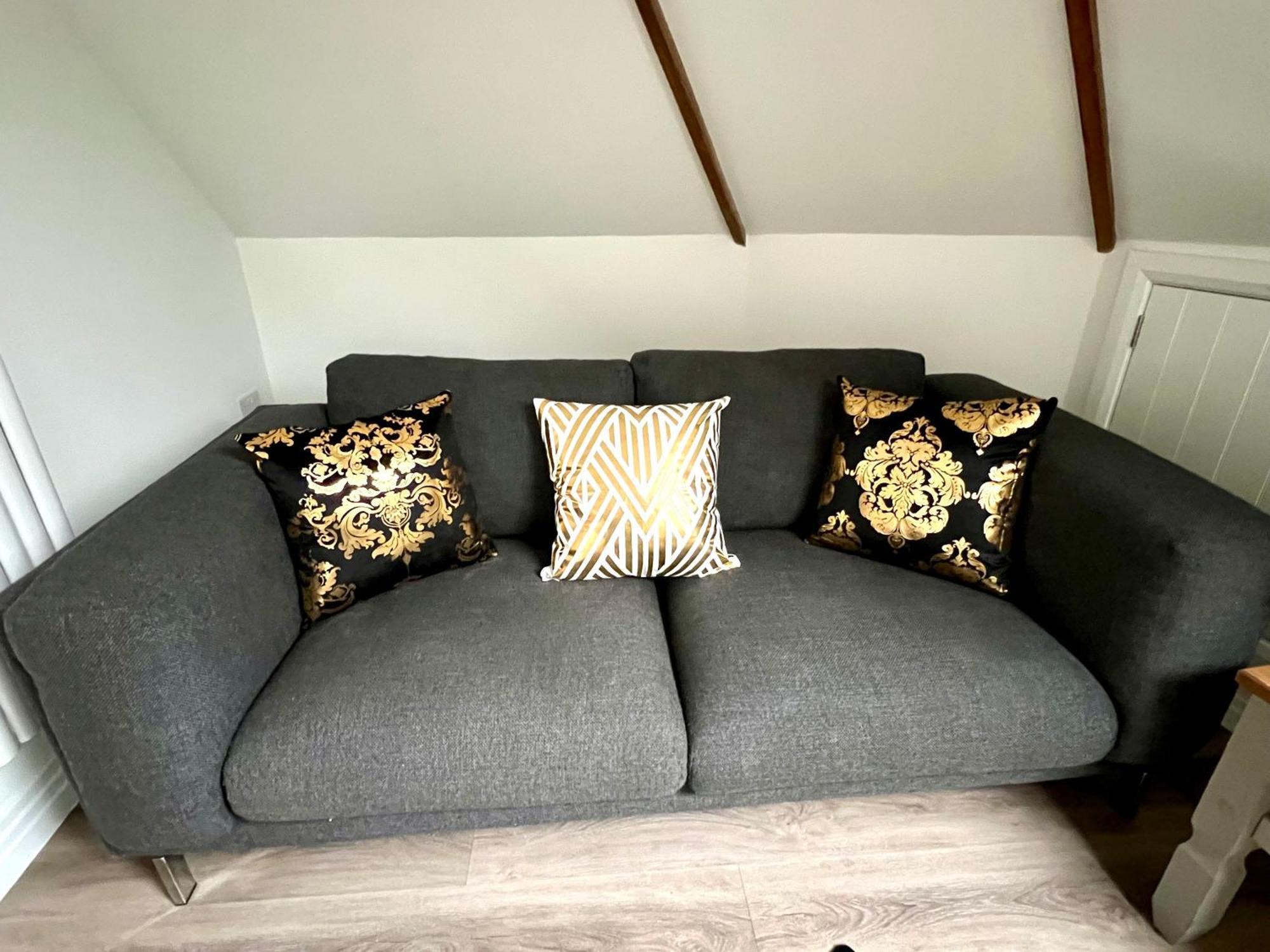 Glastonbury Secret Retreat - 1 Bd Split-Level Apt, Sleeps 3 Exterior photo